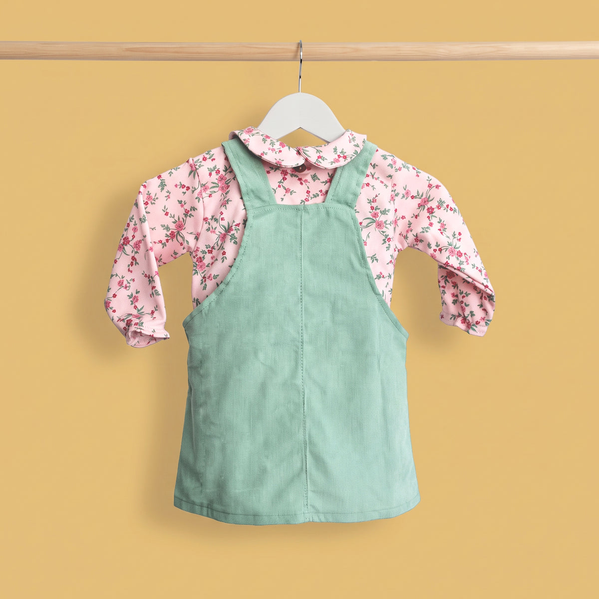 Conjunto de vestido com laço em bombazina e camisola florida verde