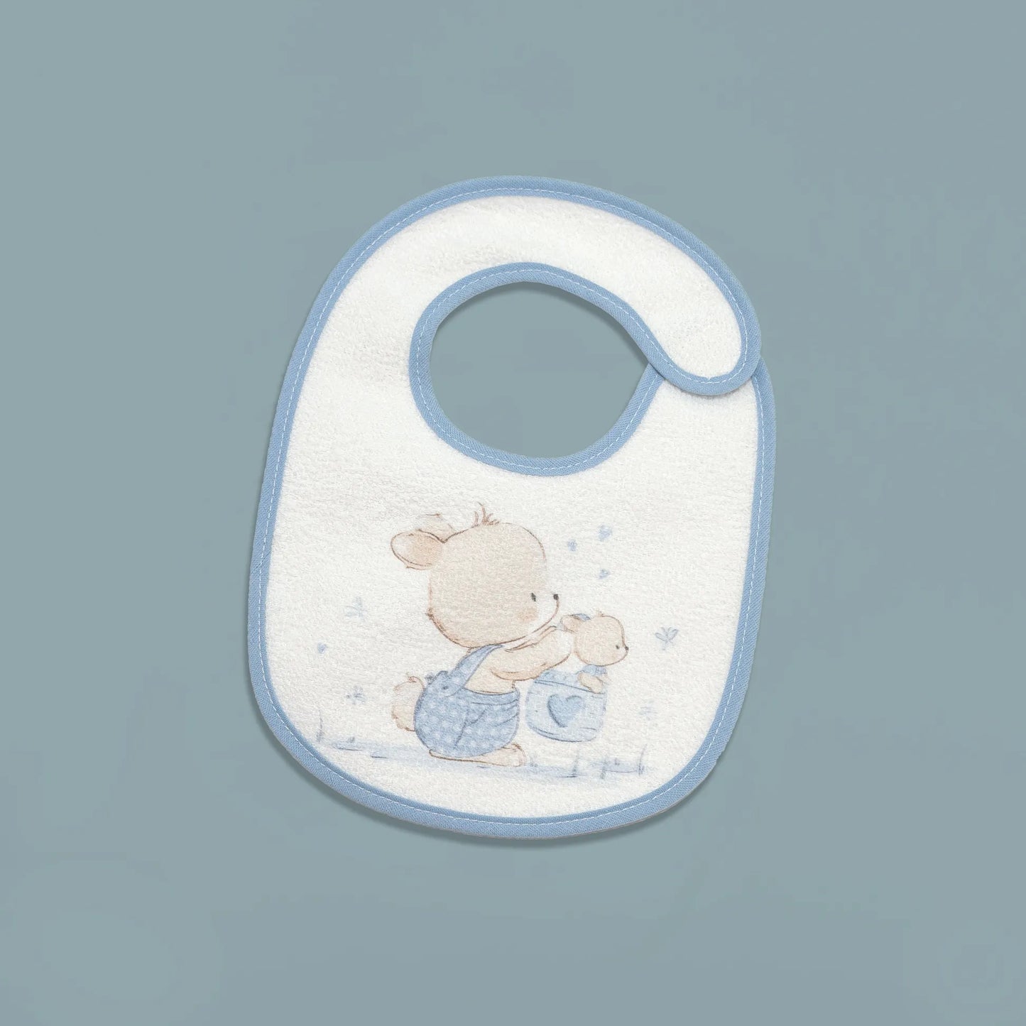 Babete impermeável com motivo coelhinho na cesta azul