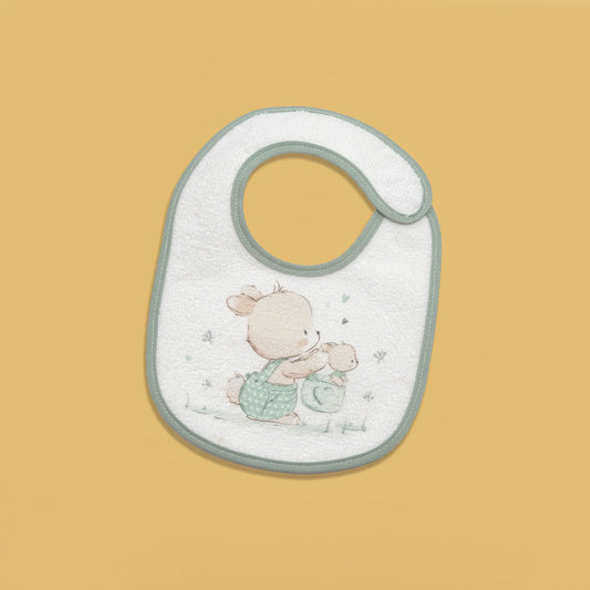 Babete impermeável com motivo coelhinho na cesta verde