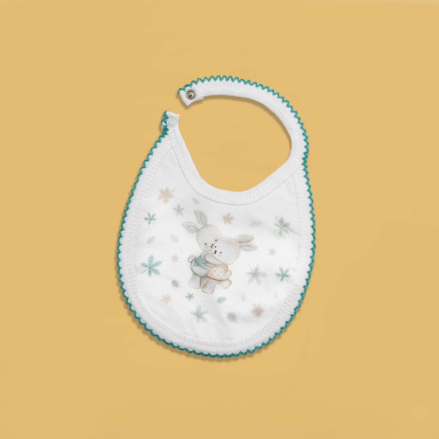 Babete com motivo coelhinhos abraçados verde