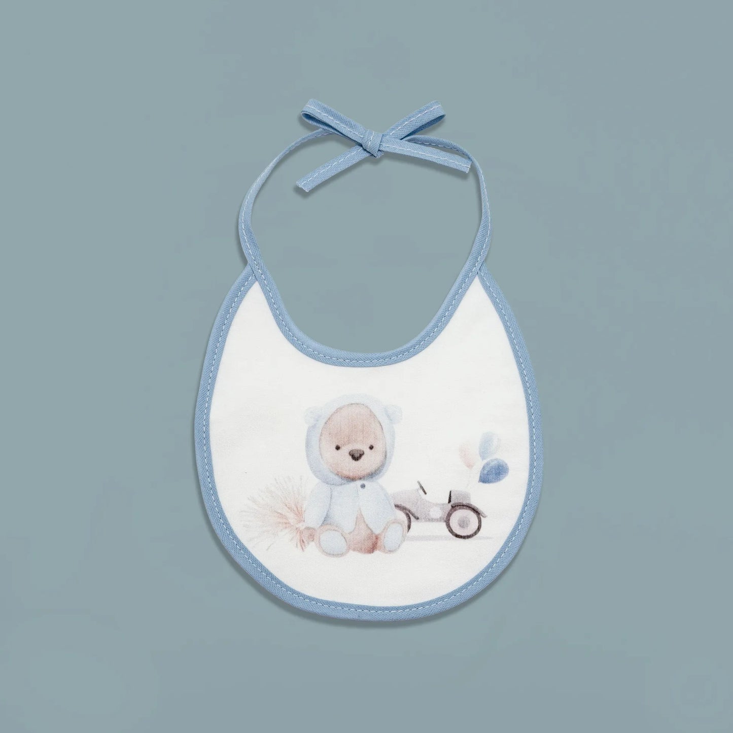 Babete com motivo ursinho com capuz azul