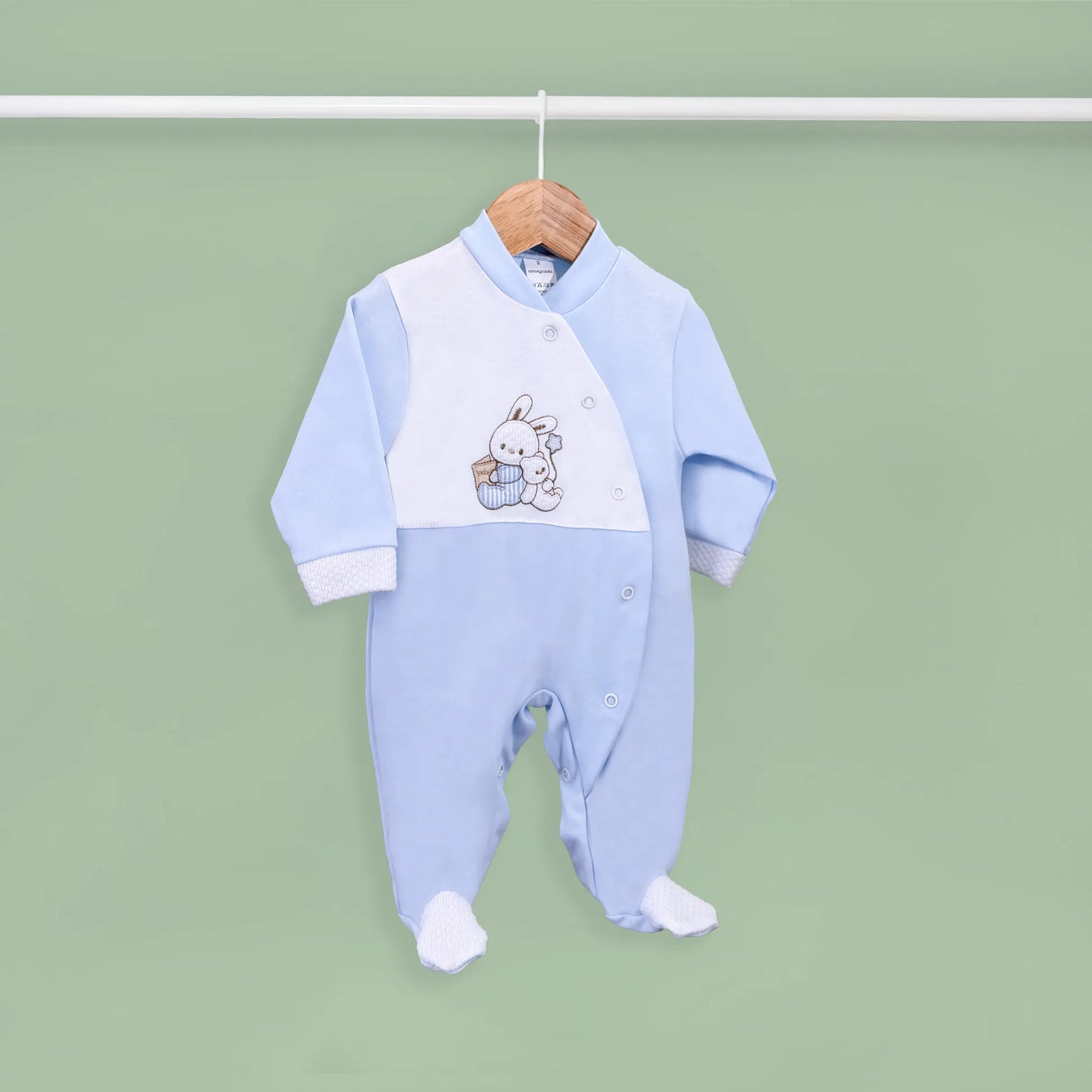 Babygrow de algodão com motivo coelhinho e ursinho com livro azul