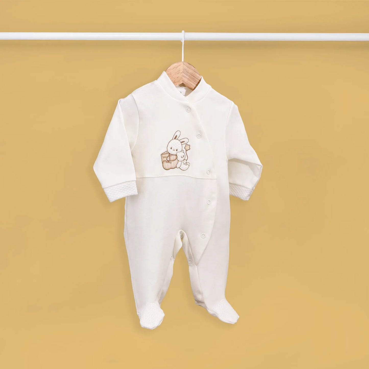 Babygrow de algodão com motivo coelhinho e ursinho com livro pérola