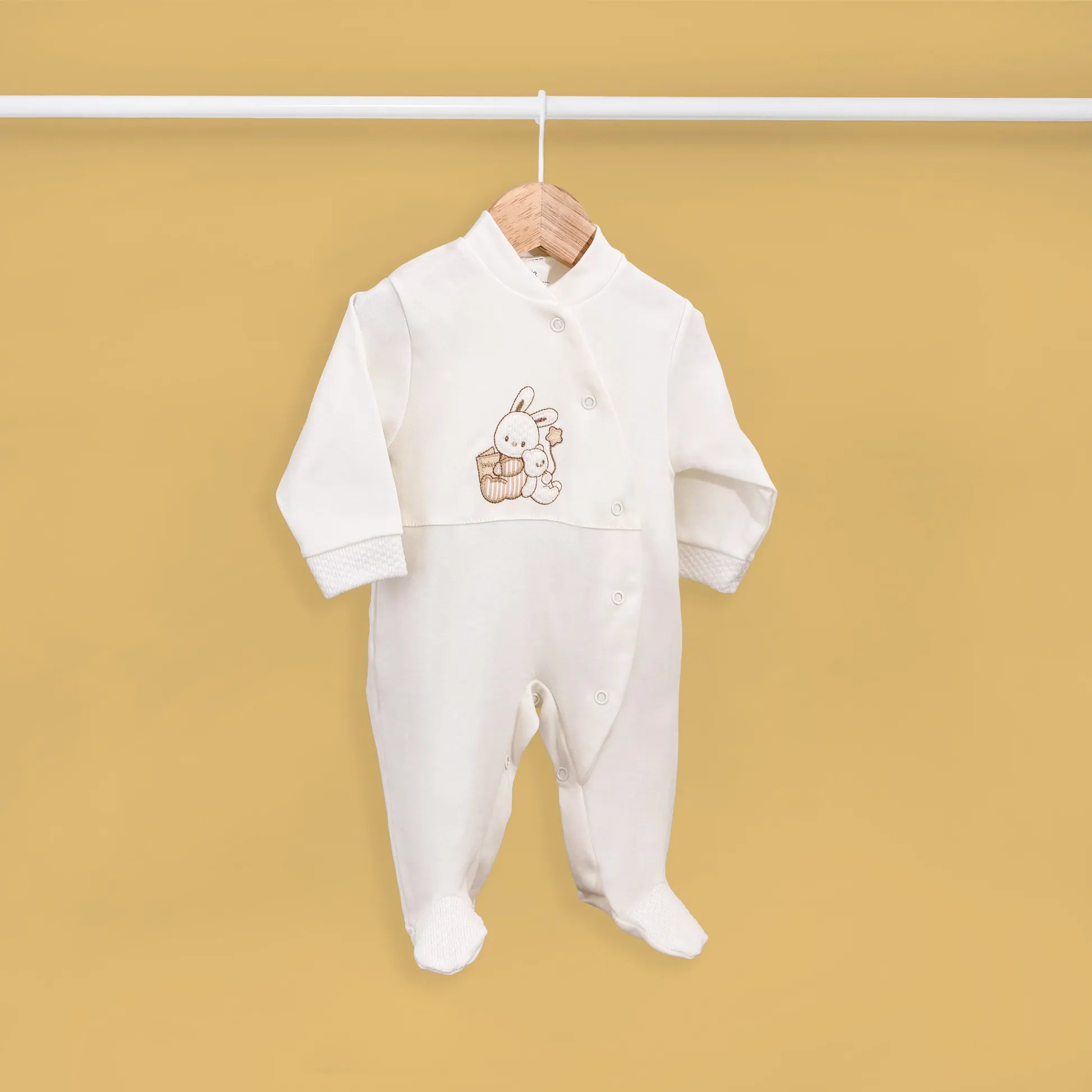 Babygrow de algodão com motivo coelhinho e ursinho com livro pérola