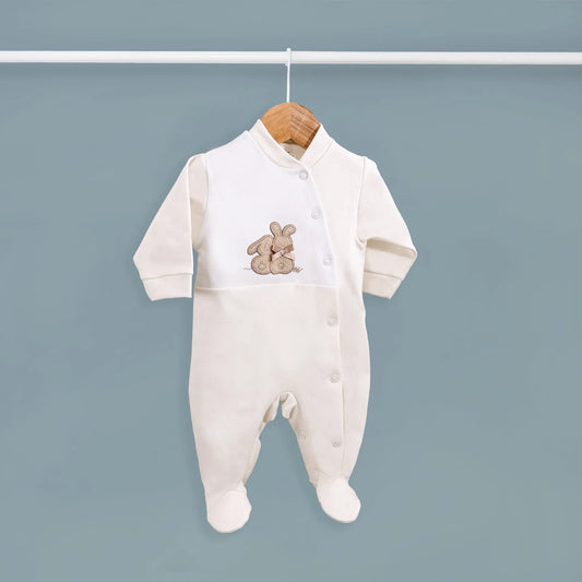 Babygrow de algodão com motivo coelhos tricot com lacinho pérola