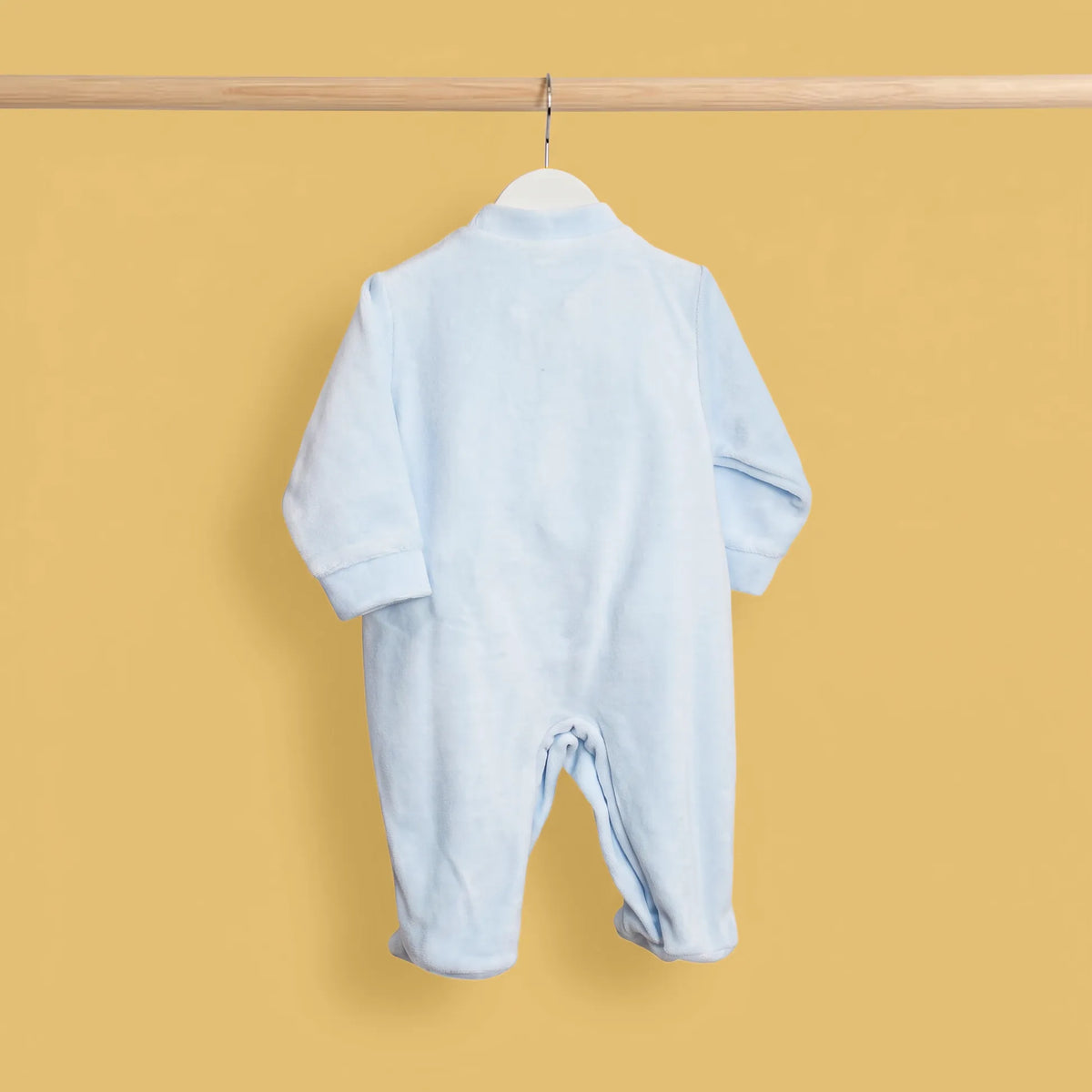 Babygrow aveludado com renda e lacinho na frente azul