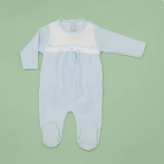 Babygrow com efeito renda e lacinho no peito azul