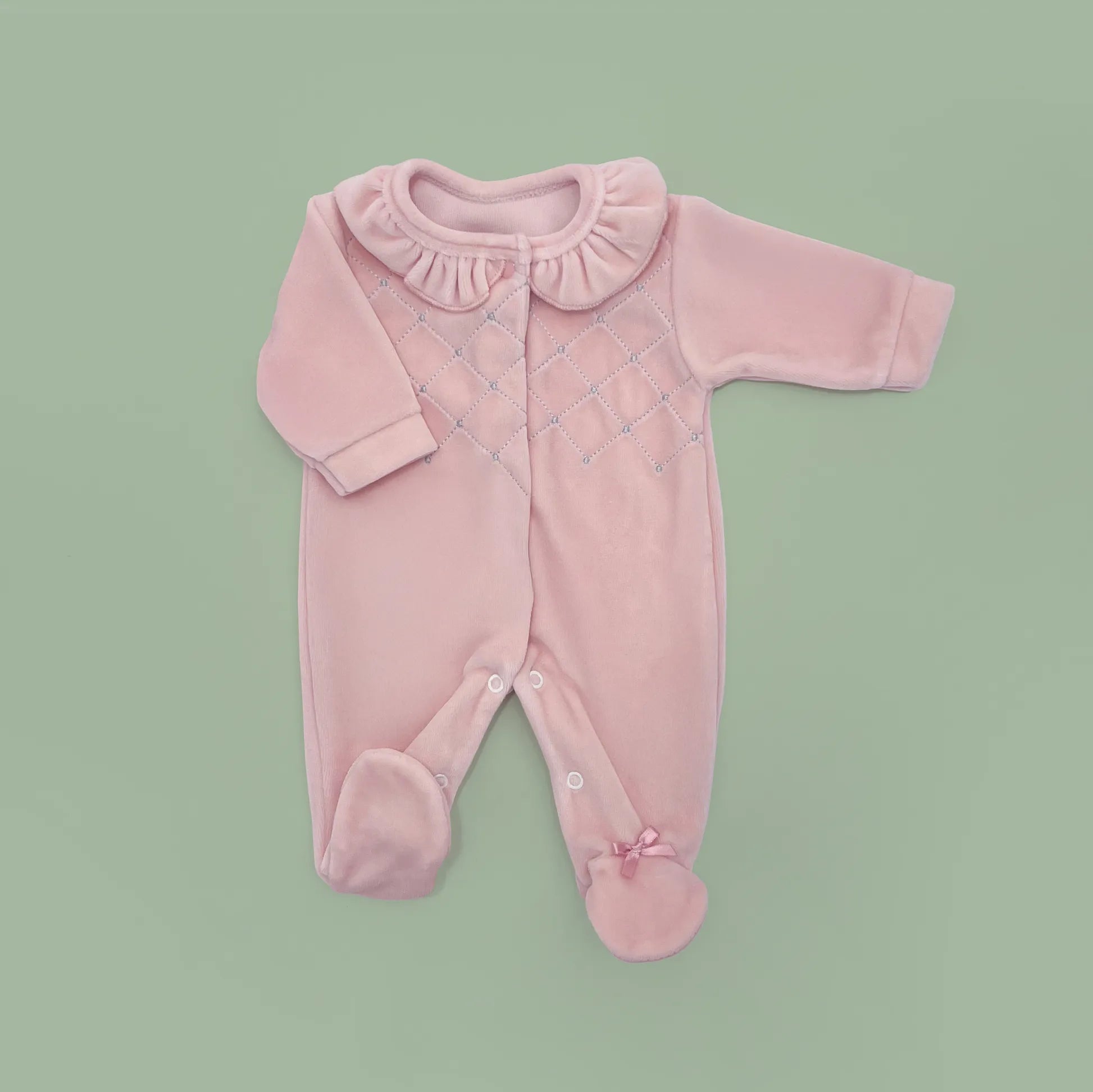 Babygrow de menina com gola redonda e bordado losangos rosa
