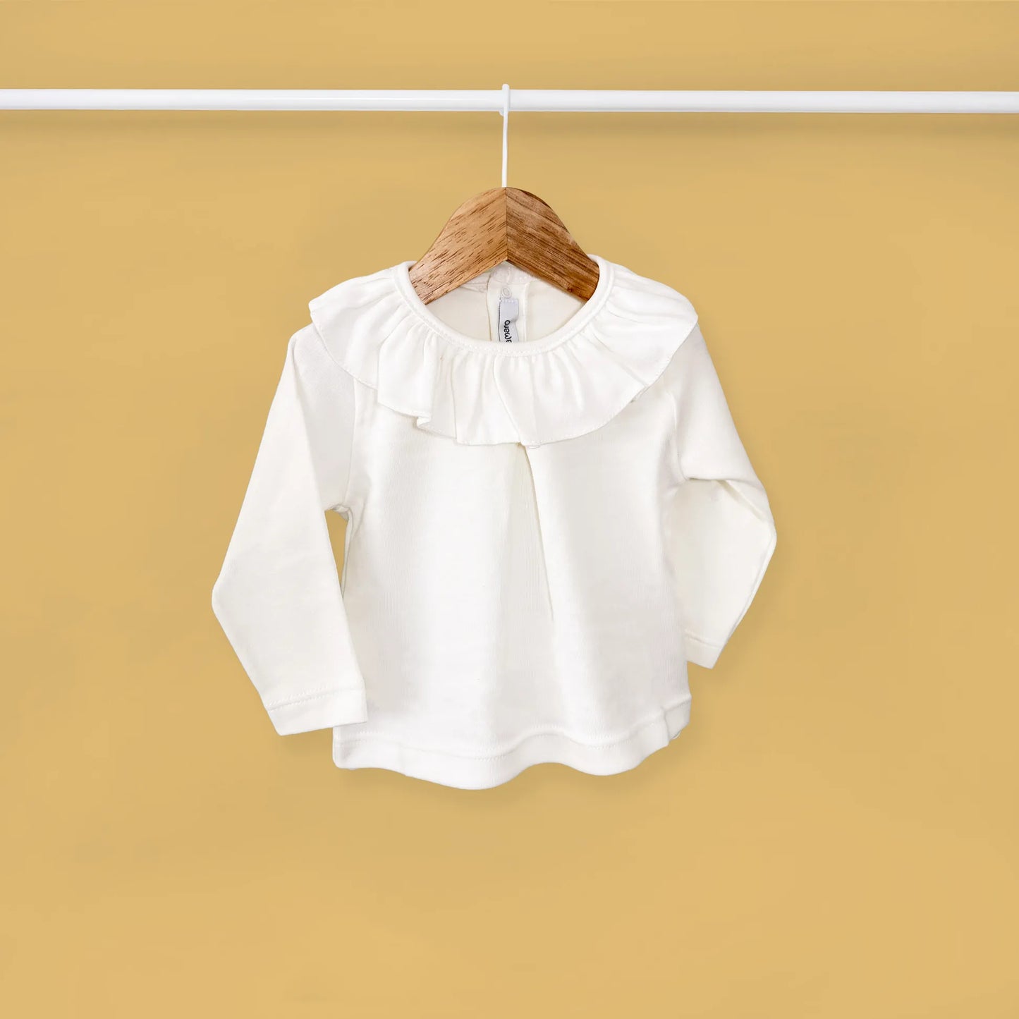 Camisola de menina com folho na gola e prega na frente pérola