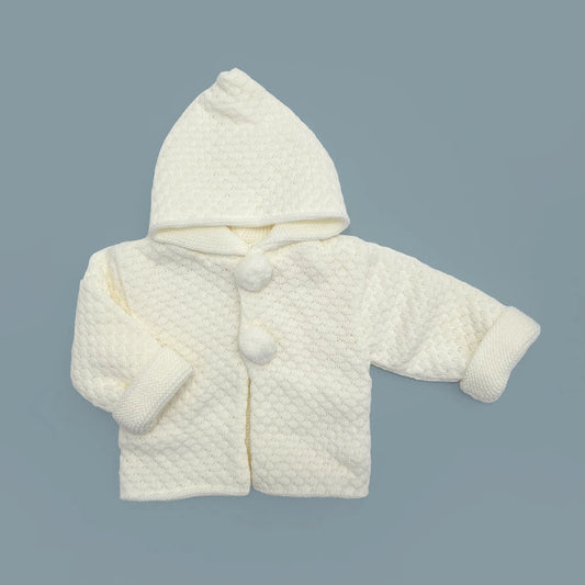 Casaco de malha com capuz com pompons na zona dos botões pérola