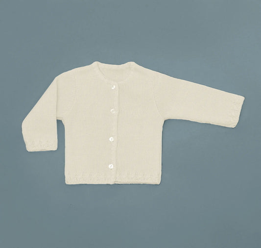 Casaco em tricot com pormenores trabalhados nas extremidades pérola