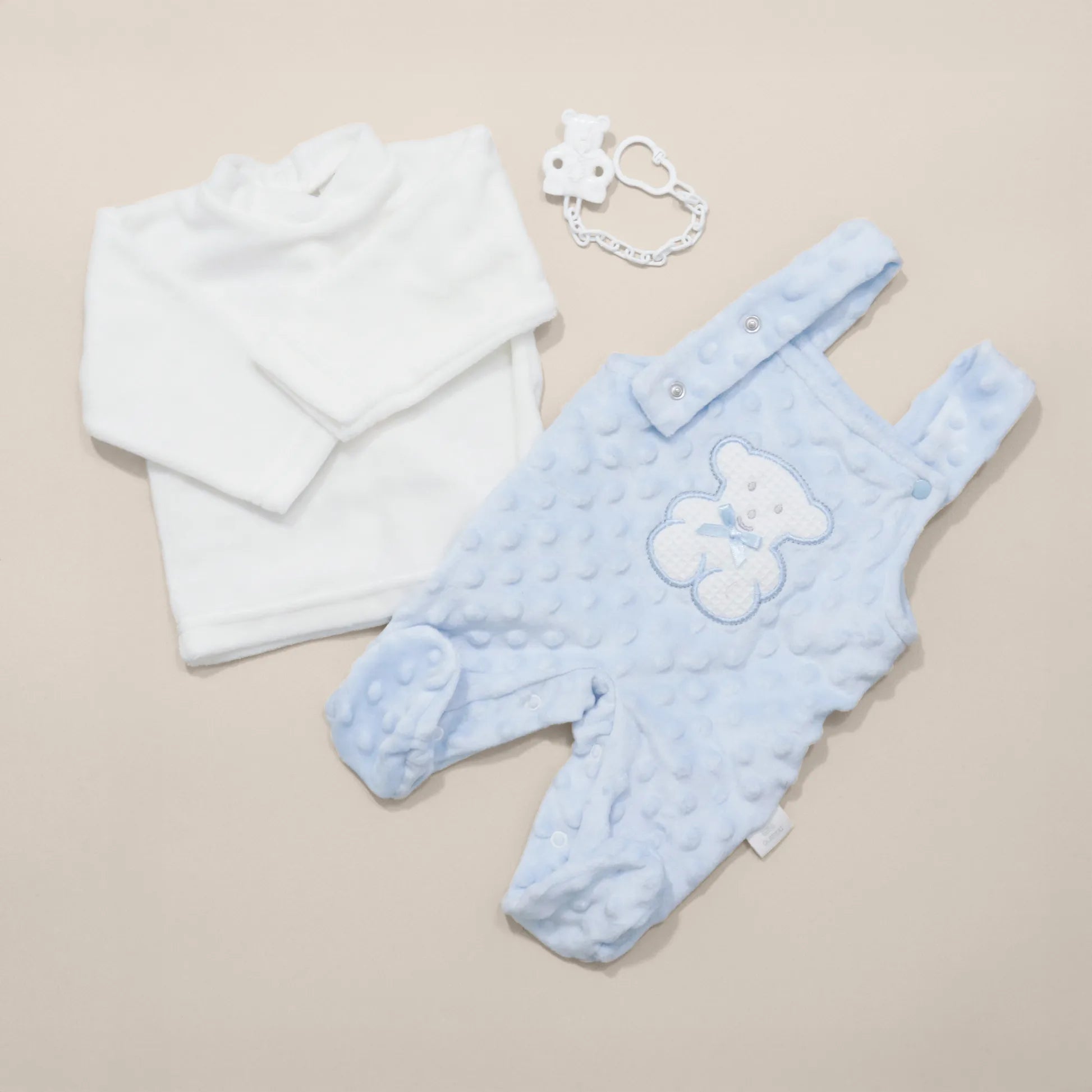 Conjunto de jardineiras e camisola cardada com motivo ursinho waffle azul