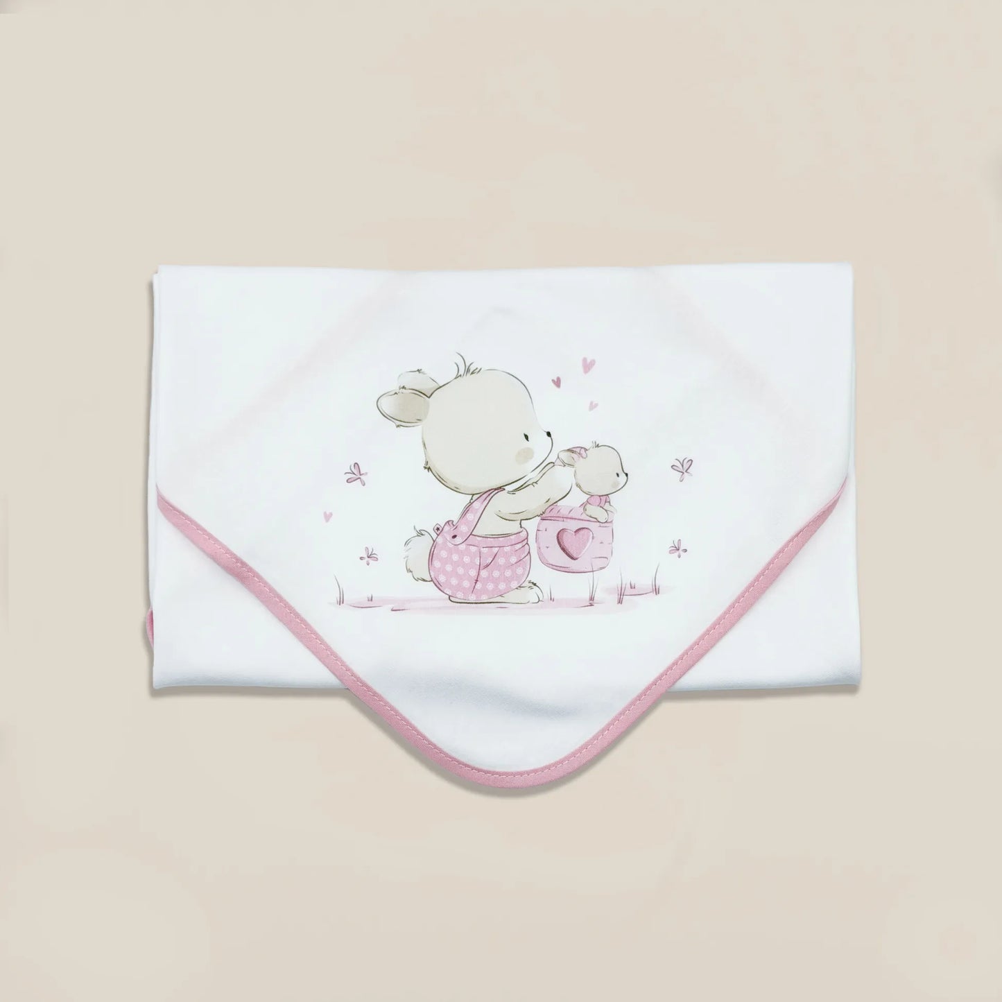 Fralda com motivo coelhinho na cesta rosa