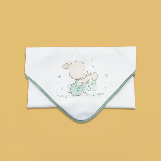 Fralda com motivo coelhinho na cesta verde