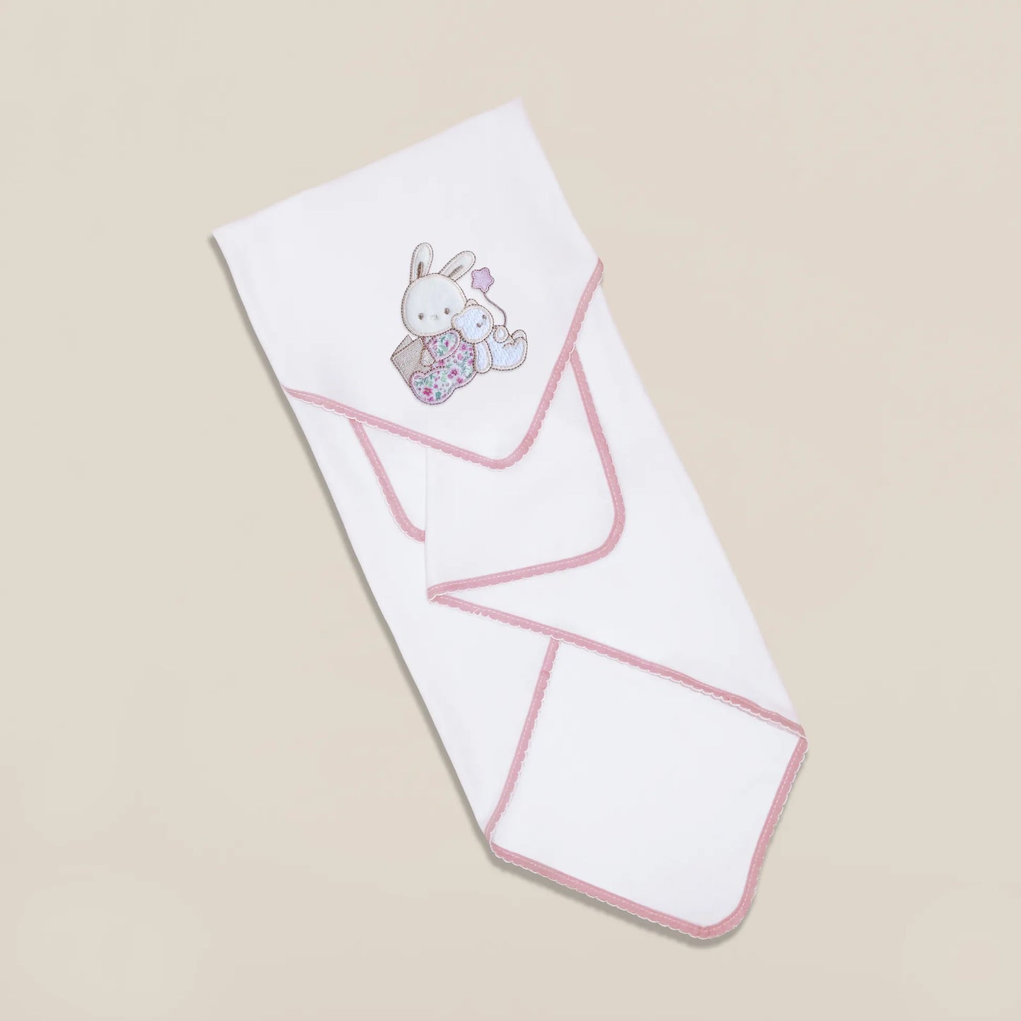 Fralda com motivo coelhinho e ursinho com livro rosa