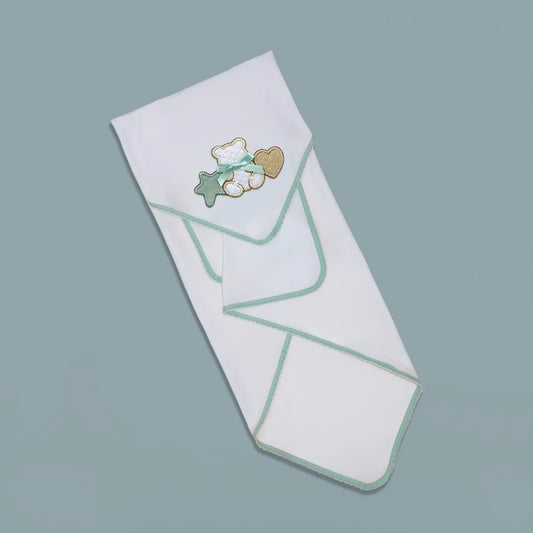 Fralda com motivo ursinho entre estrela e coração verde