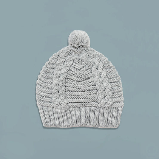 Gorro de malha tricotada com pompom cinza