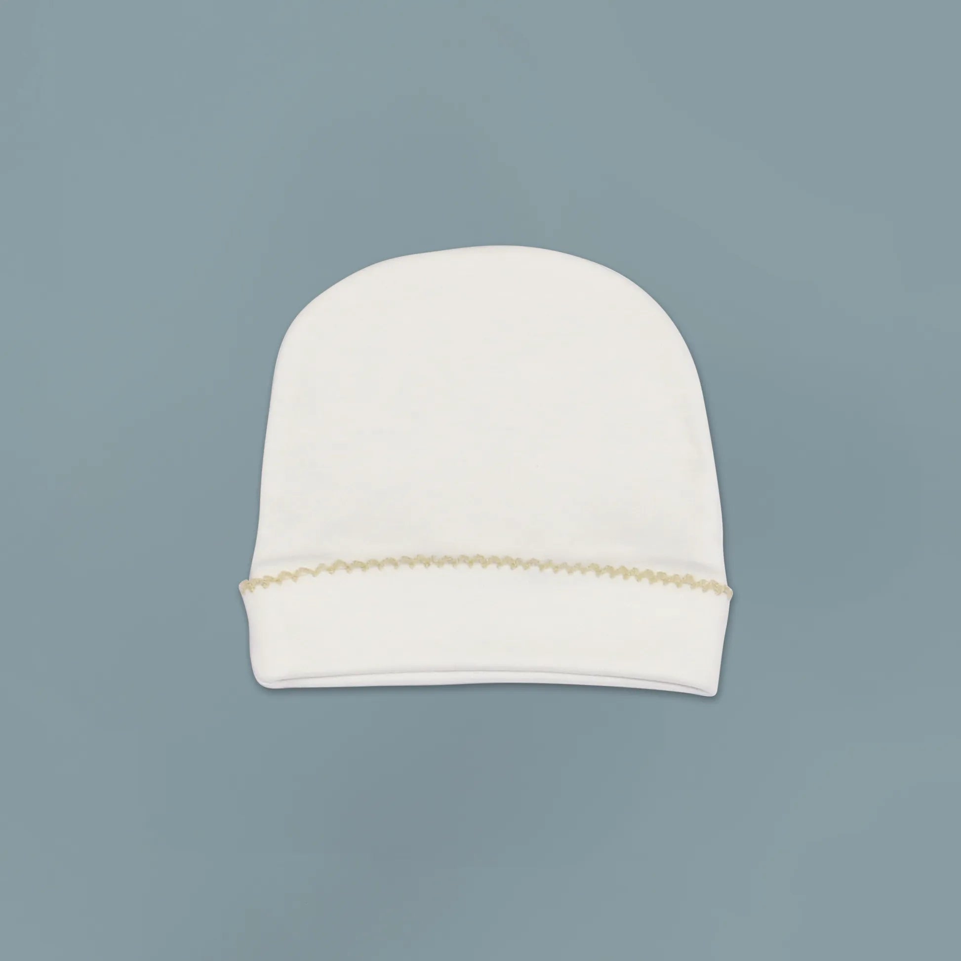 Gorro com picueta na dobra pérola