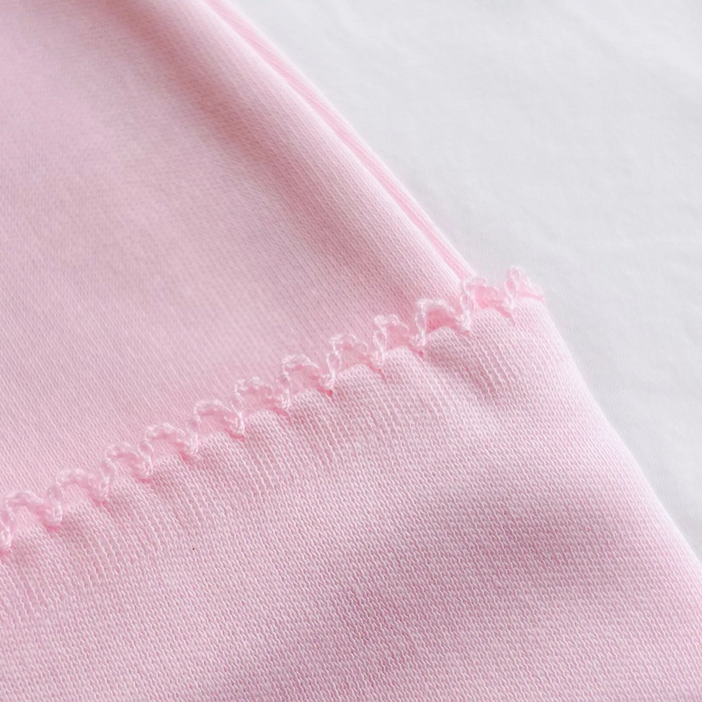 Pormenor de gorro com picueta na dobra rosa