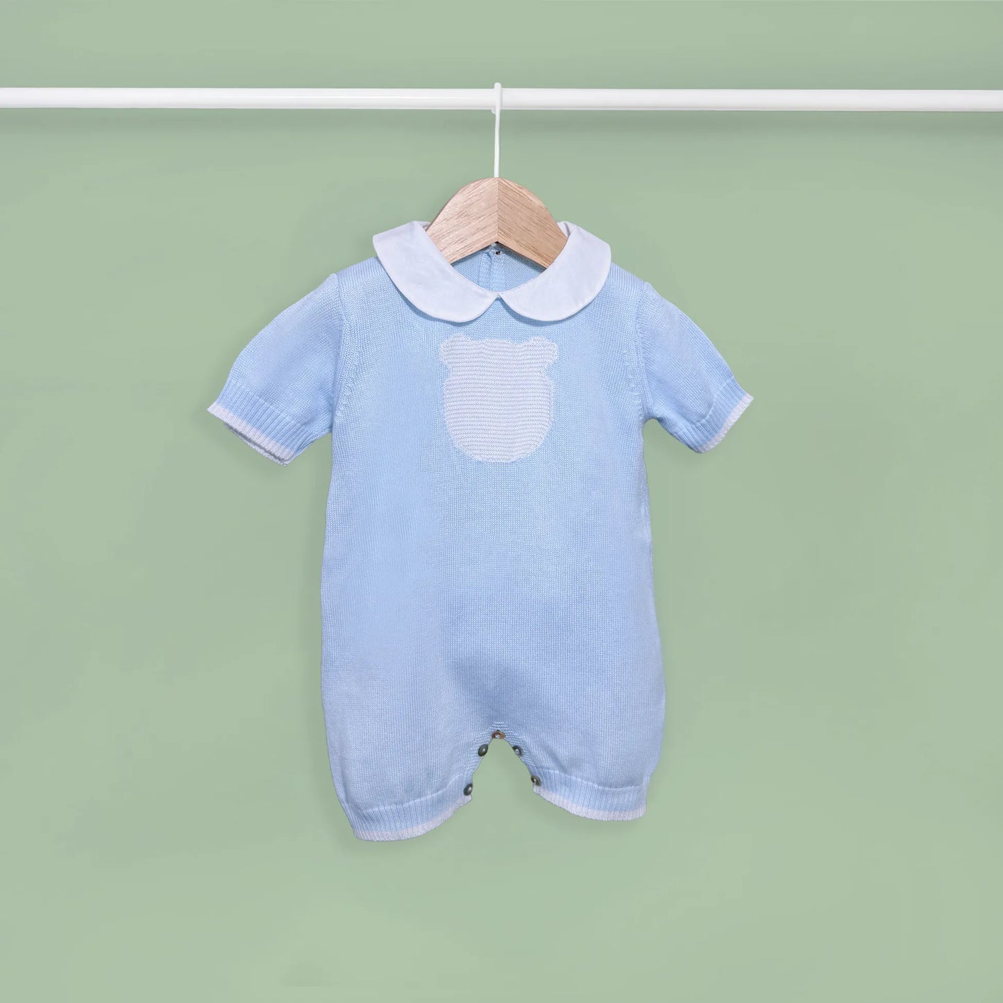 Macacão em malha com gola Peter Pan e motivo ursinho azul