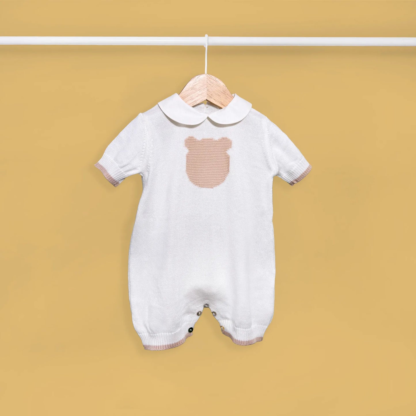 Macacão em malha com gola Peter Pan e motivo ursinho pérola