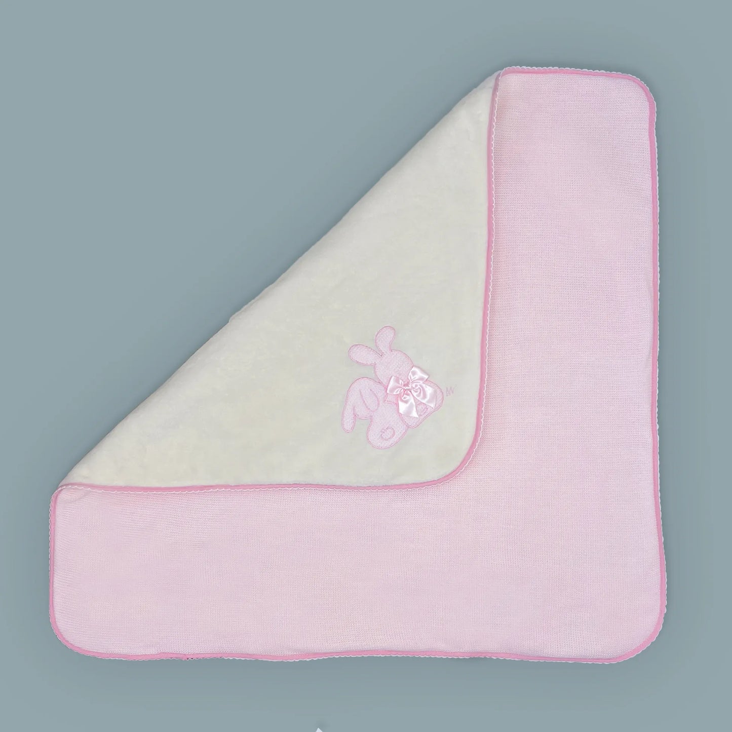 Manta com motivo coelhos tricot com laço rosa