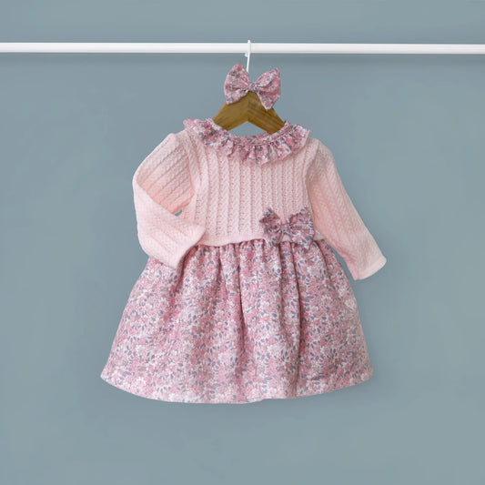 Vestido estampado com folho na gola e laço na cintura rosa