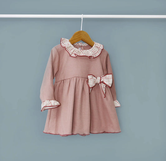 Vestido com folho na gola e punhos com laço na cintura rosa